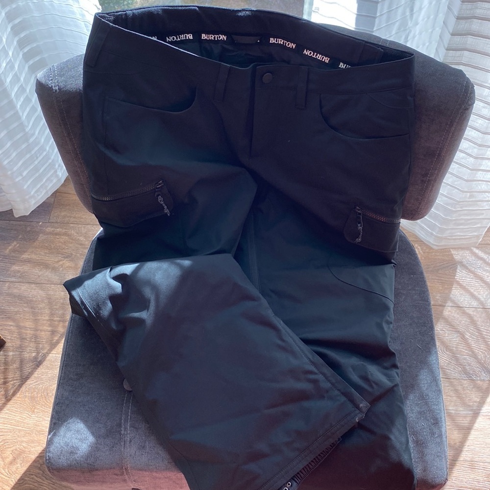 Burton snow pants. Size large. New condition - only worn once.